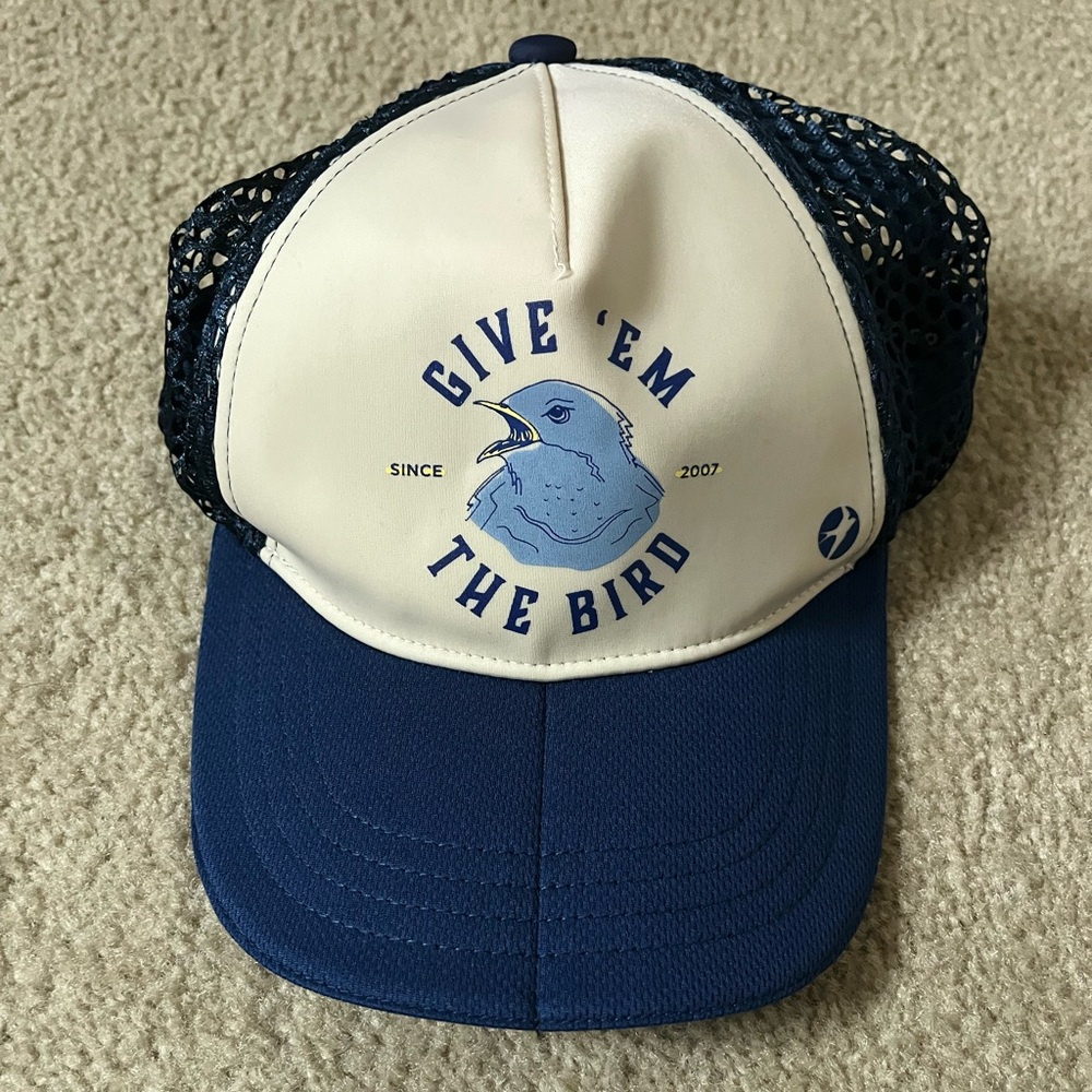 Oiselle Runner Trucker “Give ‘Em The Bird” NWOT